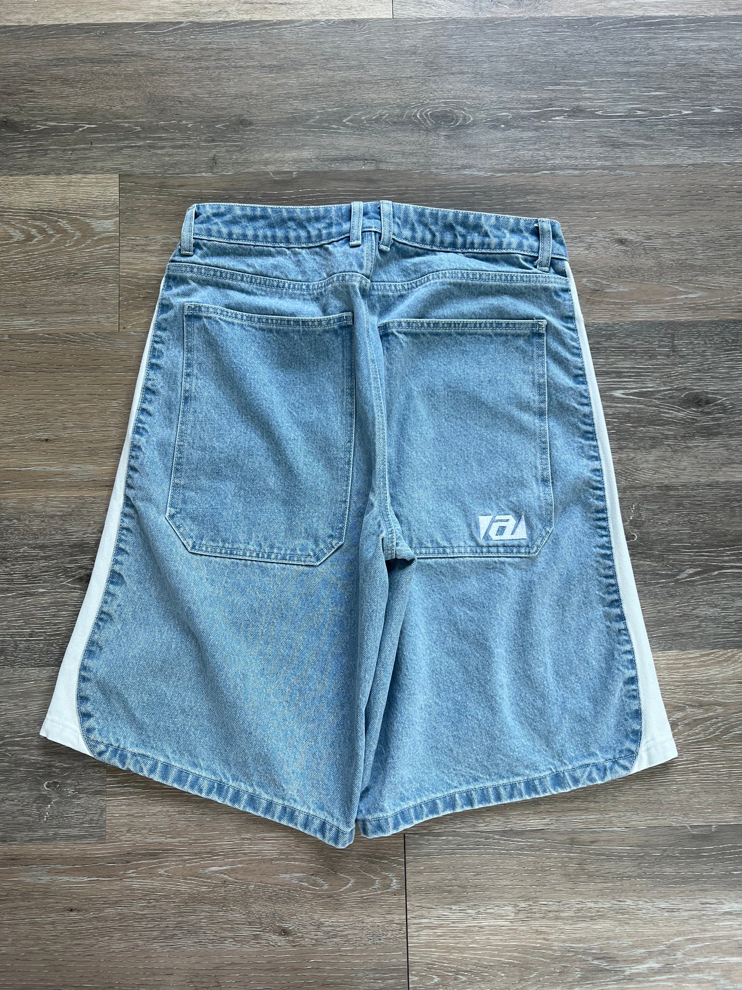 Lightwash Streamline Jorts
