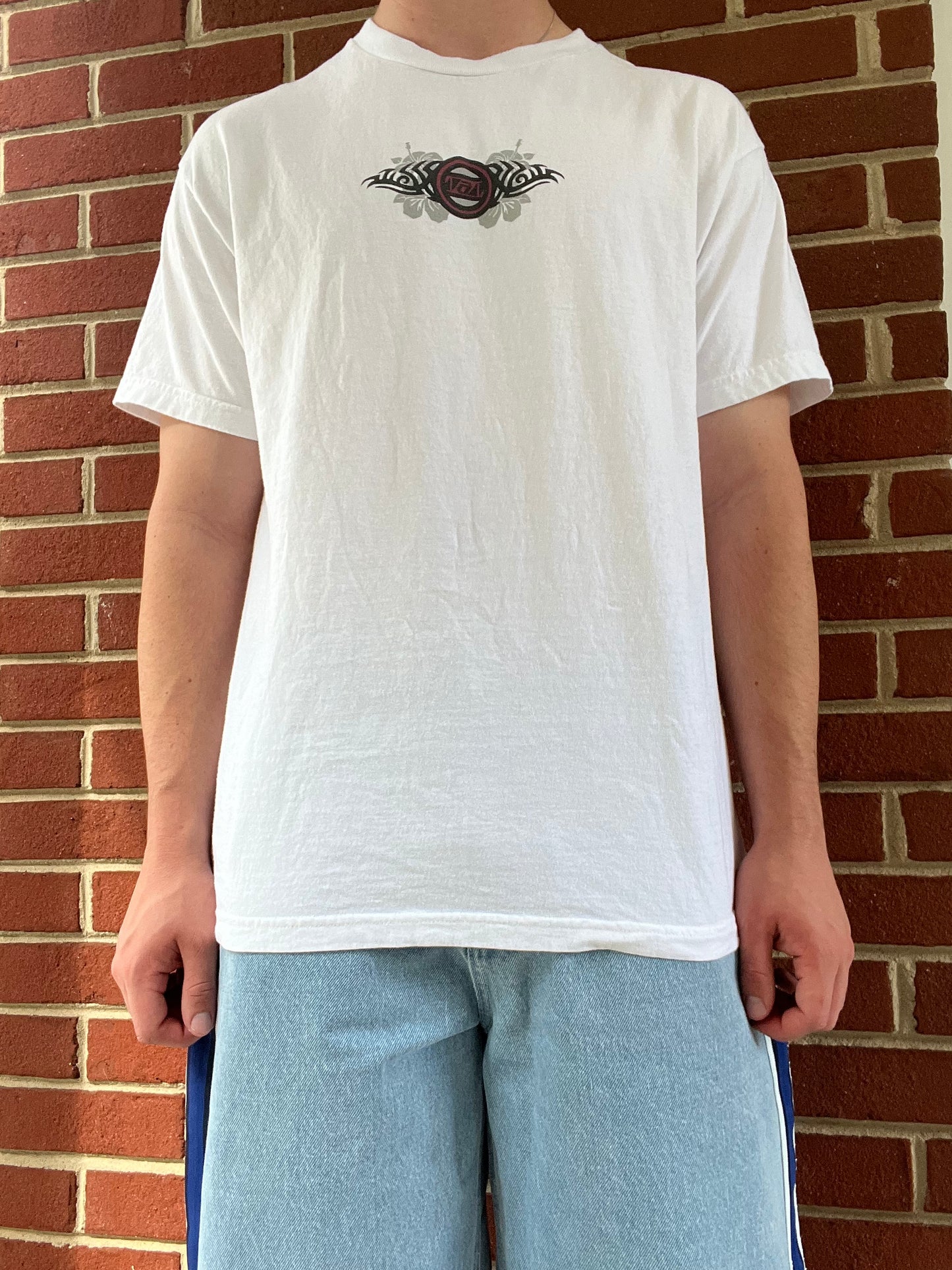 Tribiscus Tee
